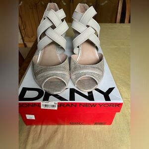 DKNY Whitley Heels Pearl Cork in Silver Cement Color Size 8.5